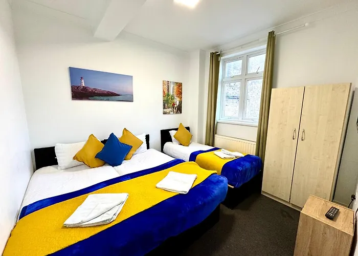 London 3 Bedrooms 3 Bathrooms Spacious House, Reception, Kitchen, Garden, Parking